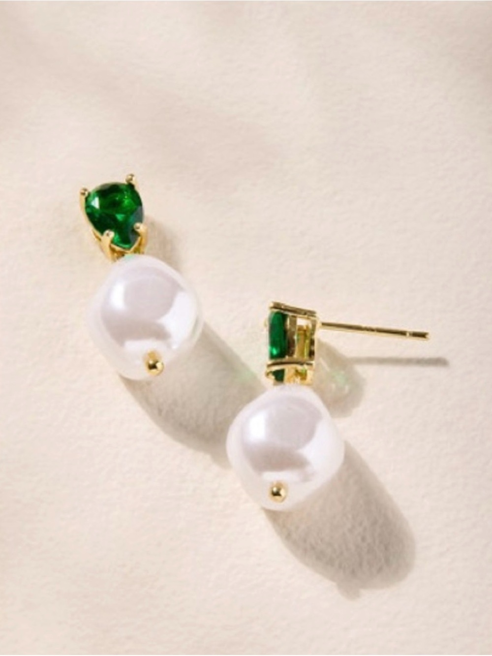 Francesca’s Kelly Emerald Pearl Earrings